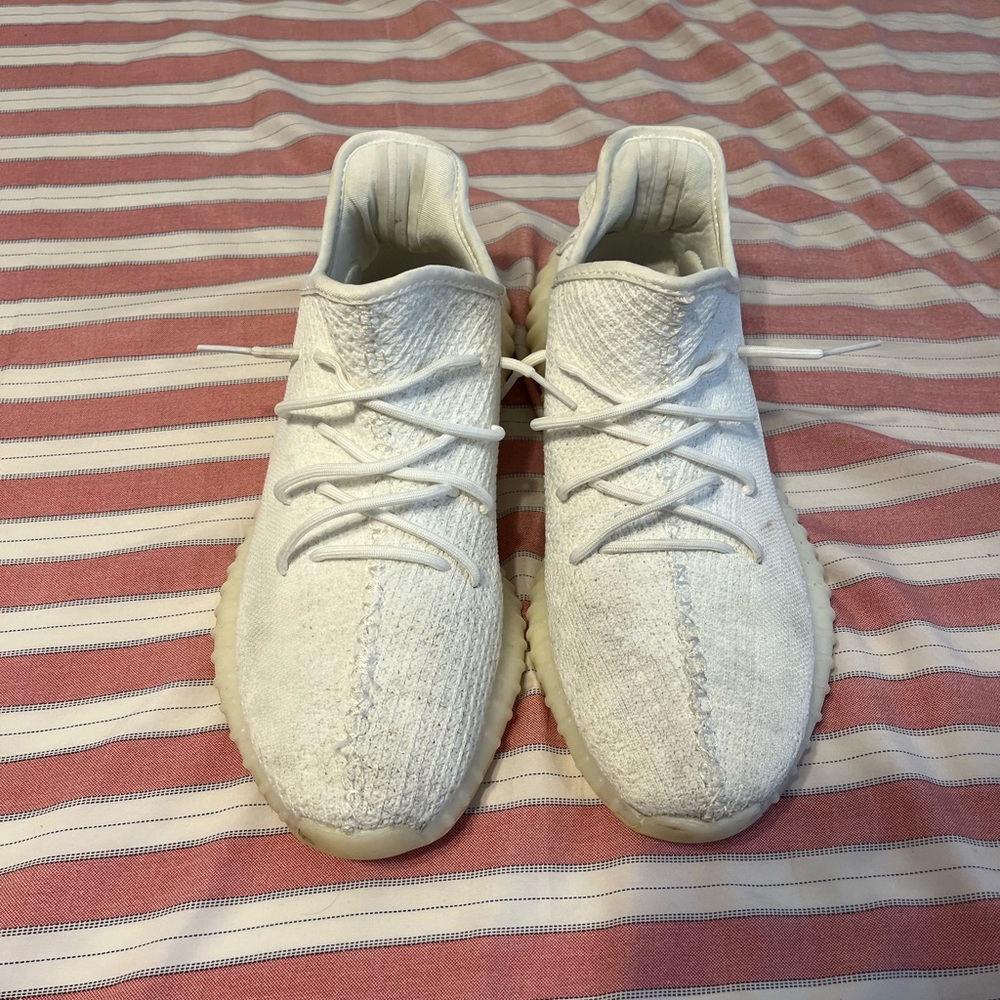 YEEZY 350 CREAMS/TRIPLE WHITES V2 SIZE 11.5 MENS